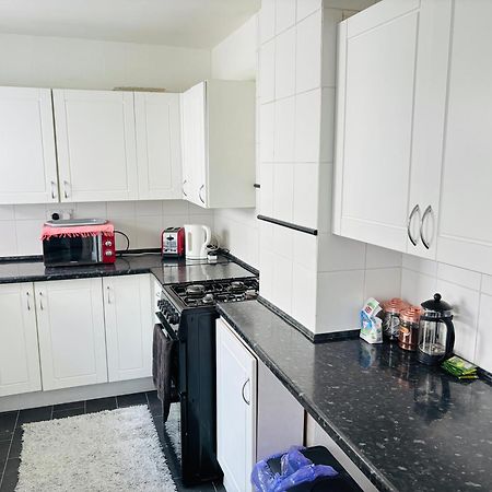 Entire 3 Bedroom House- Free Parking Liverpool Kültér fotó