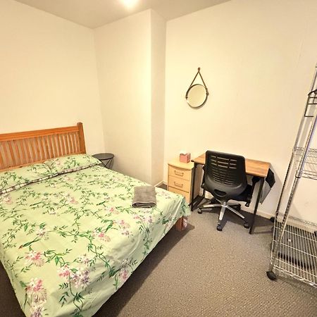 Entire 3 Bedroom House- Free Parking Liverpool Kültér fotó